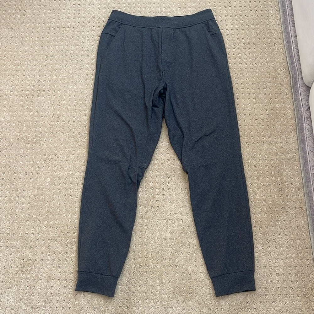 Lululemon Men’s Charcoal Joggers - size large